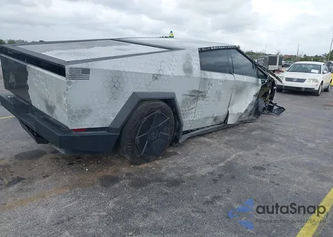 2024 Tesla Cybertruck All-Wheel Drive z USA, uszkodzony, nr VIN 7G2CEHED4RA000603